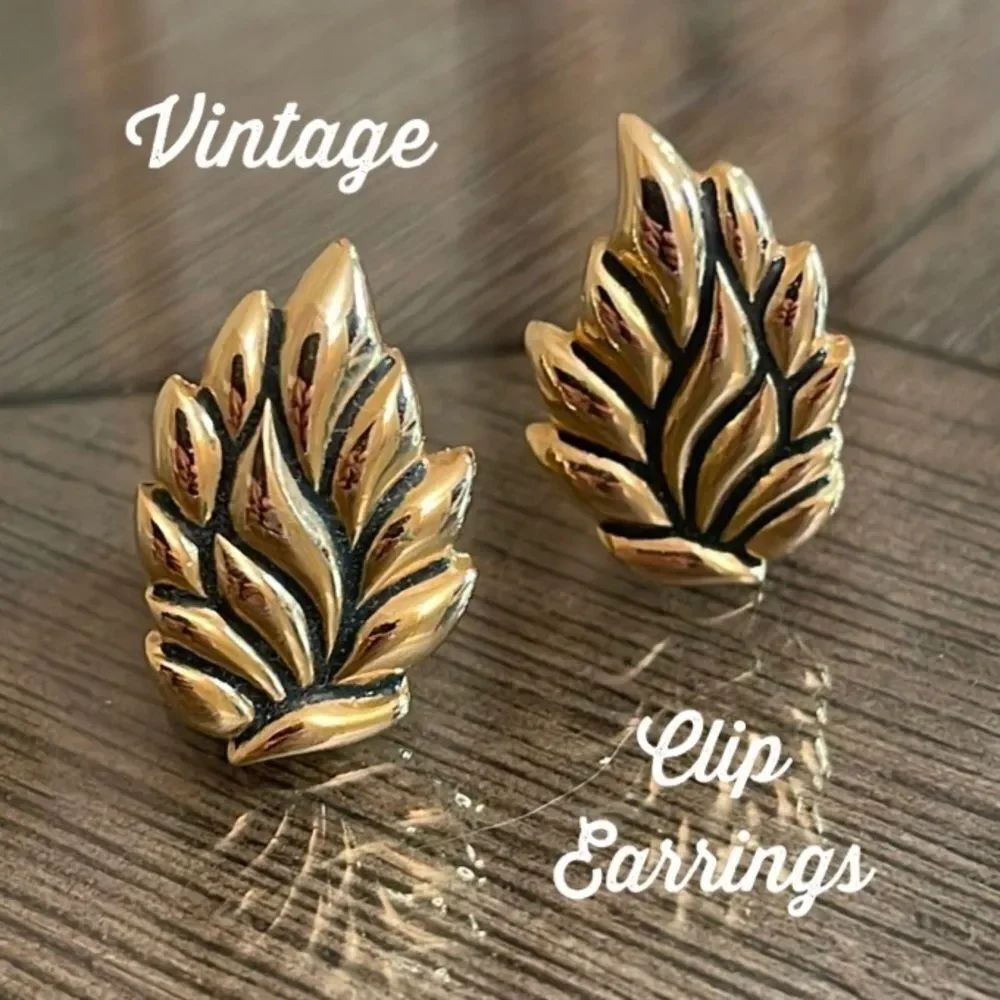 Vintage Leaf Gold-tone Clip Earrings